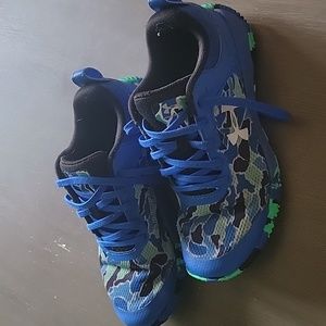 Under Armour tennis shoes